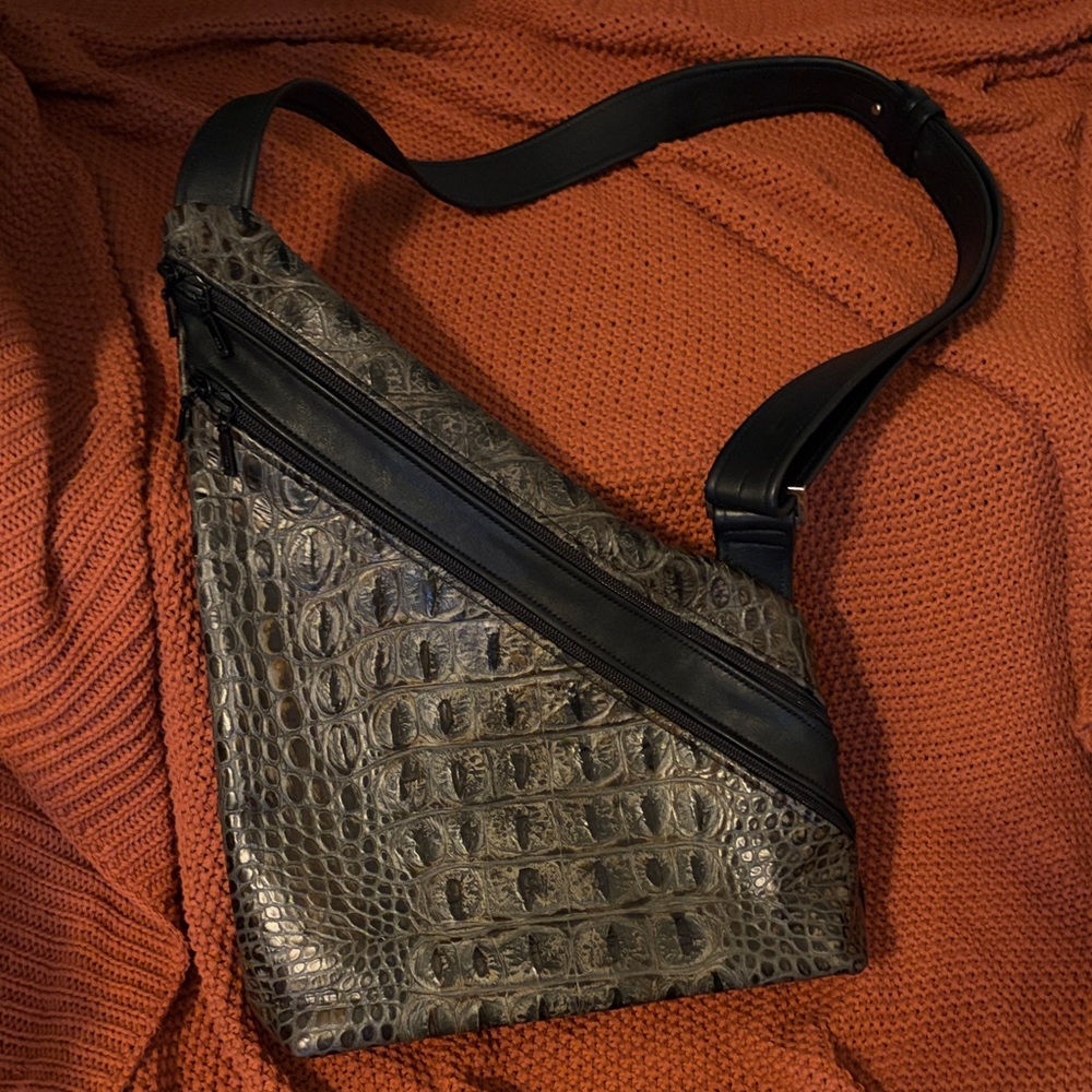 Elegant Crocodile Pattern Belt Bag
